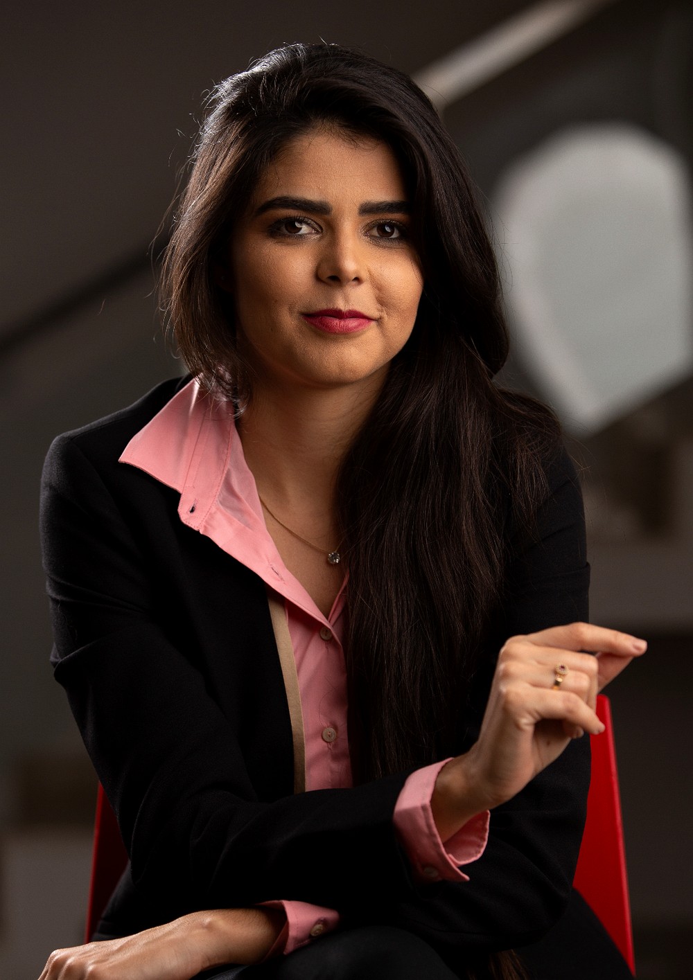 Dra. Leilane Casusa em seu escritório